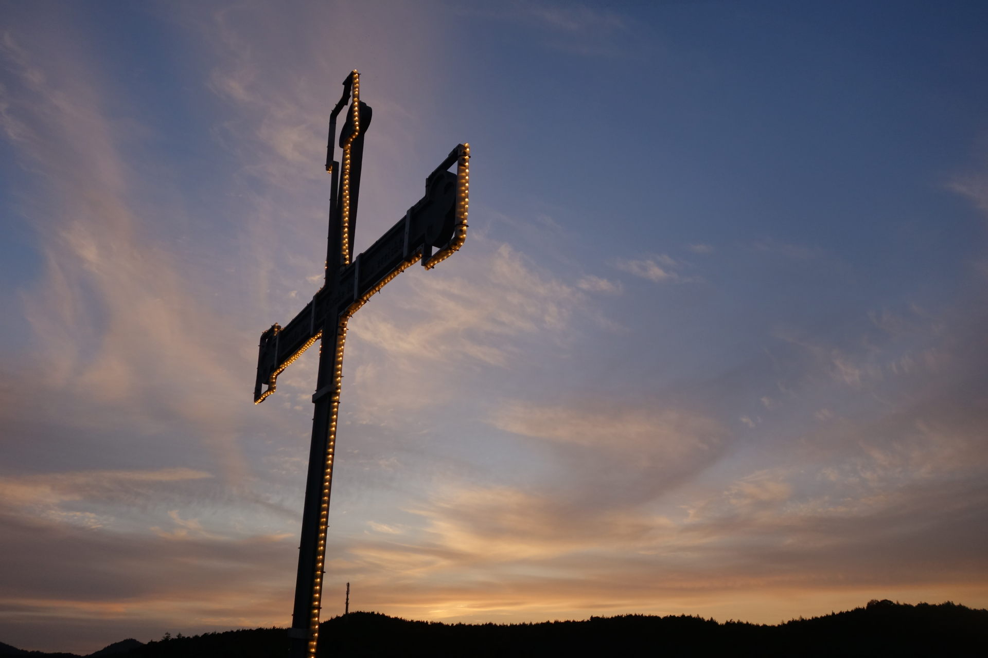 Kreuz und Abendrot